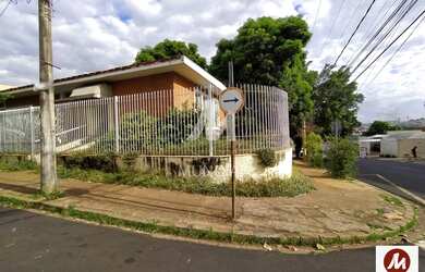 Imagem: O depósito possui 3 Vagas na garagem, 254m² de Área e está