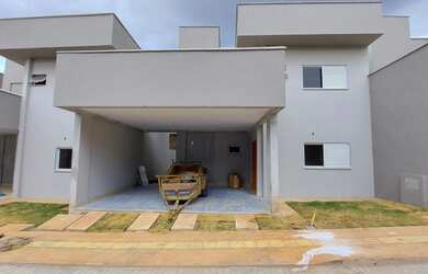 Imagem: A casa em condomínio possui 3 Dormitórios, 4 Banheiros, 2