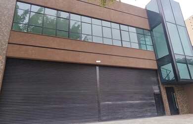 Imagem: O depósito possui 5 Vagas na garagem, 616m² de Área e está