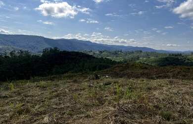 Imagem: O terreno possui 600m² de Área e está localizado em Centro