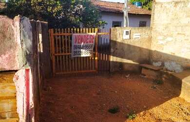 Imagem: A casa possui 2 Dormitórios, 1 Banheiro, 5 Vagas na garagem