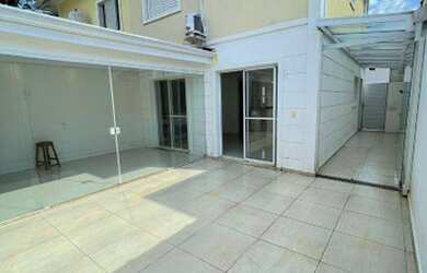 Imagem: A casa em condomínio possui 3 Dormitórios, 3 Banheiros, 2