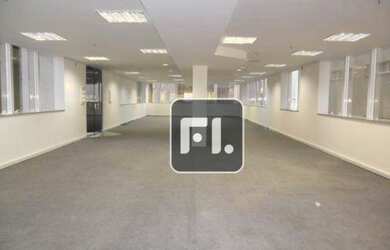 Imagem: O depósito possui 4 Vagas na garagem e 220m² de Área e está