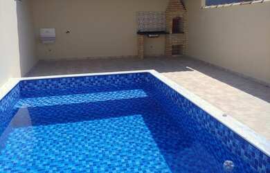 Imagem: A casa possui 2 Dormitórios, 2 Banheiros, 3 Vagas na garagem