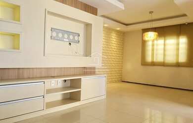 Imagem: A casa possui 3 Dormitórios, 3 Banheiros, 4 Vagas na garagem