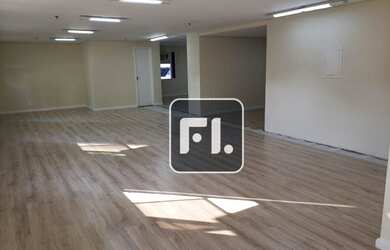 Imagem: O depósito possui 2 Vagas na garagem e 105m² de Área e está