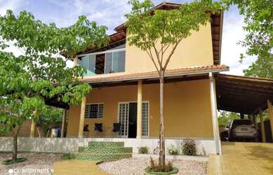 Imagem: A casa possui 3 Dormitórios, 4 Banheiros, 3 Vagas na garagem