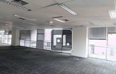 Imagem: O depósito possui 2 Vagas na garagem e 165m² de Área e está