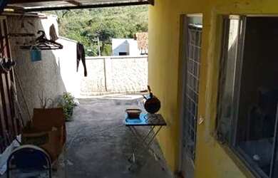 Imagem: A casa possui 2 Dormitórios, 1 Banheiro, 1 Vaga na garagem