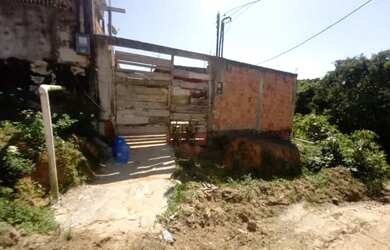 Imagem: A casa possui 1 Dormitório, 1 Banheiro, 2 Vagas na garagem