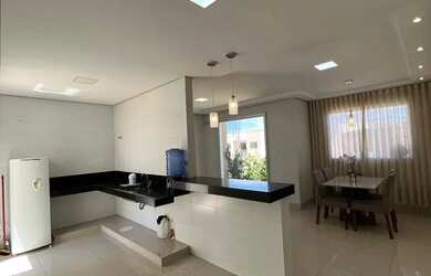 Imagem: A casa possui 2 Dormitórios, 1 Banheiro, 2 Vagas na garagem