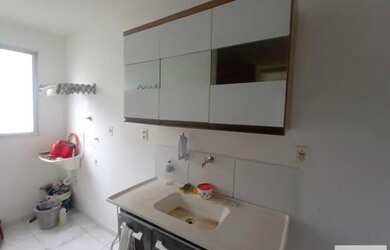 Imagem: O apartamento possui 2 Dormitórios, 1 Banheiro, 1 Vaga na garagem