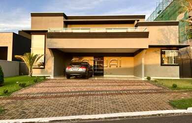 Imagem: A casa possui 3 Dormitórios, 5 Banheiros, 2 Vagas na garagem