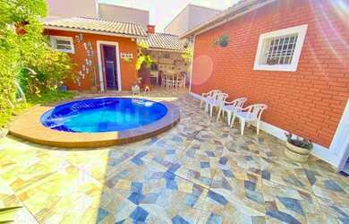 Imagem: A casa possui 4 Dormitórios, 4 Banheiros, 4 Vagas na garagem