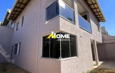 Imagem: A casa possui 4 Dormitórios, 2 Banheiros, 3 Vagas na garagem