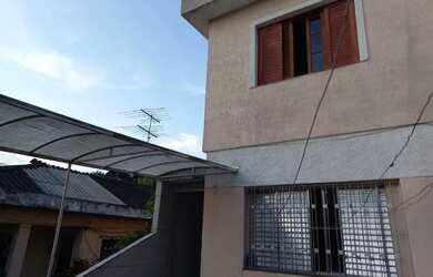 Imagem: A casa possui 3 Dormitórios, 3 Banheiros, 2 Vagas na garagem