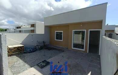 Imagem: A casa possui 3 Dormitórios, 2 Banheiros, 3 Vagas na garagem