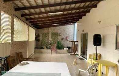 Imagem: A casa possui 2 Dormitórios e 1 Banheiro e está localizado