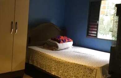 Imagem: A casa possui 1 Dormitório, 1 Banheiro e está localizado