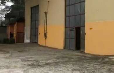 Imagem: A casa em condomínio possui 1 Dormitório, 2 Banheiros, 380m²