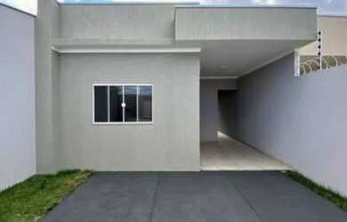 Imagem: A casa possui 3 Dormitórios, 1 Banheiro, 3 Vagas na garagem