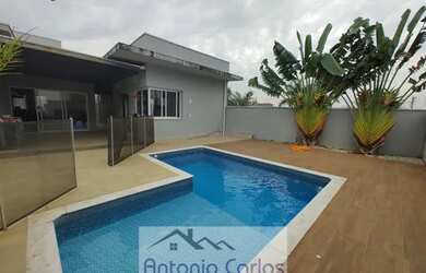 Imagem: A casa em condomínio possui 3 Dormitórios, 3 Banheiros, 2