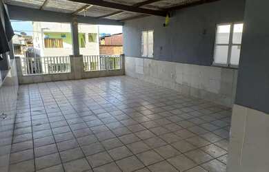 Imagem: A casa possui 3 Dormitórios, 2 Banheiros e está localizado