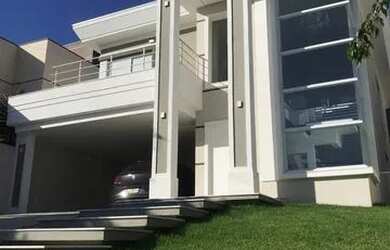 Imagem: A casa em condomínio possui 3 Dormitórios, 5 Banheiros, 4