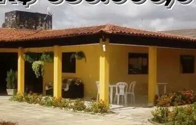 Imagem: A casa possui 4 Dormitórios, 4 Banheiros, 5 Vagas na garagem