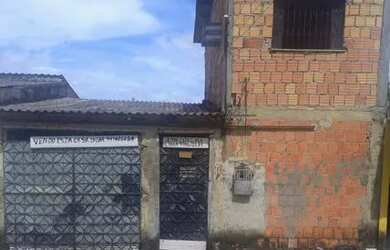 Imagem: A casa possui 2 Dormitórios, 1 Banheiro e 1 Vaga na garagem