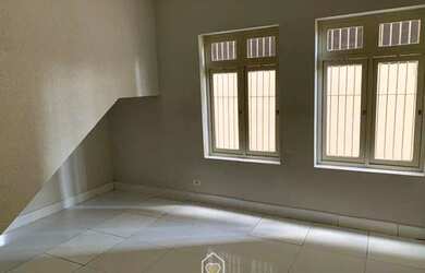 Imagem: A casa possui 1 Dormitório, 1 Banheiro, 2 Vagas na garagem