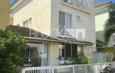 Imagem: A casa em condomínio possui 4 Dormitórios, 5 Banheiros, 2