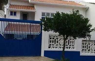 Imagem: A casa possui 3 Dormitórios, 3 Banheiros, 4 Vagas na garagem