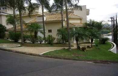 Imagem: A casa em condomínio possui 4 Dormitórios, 5 Banheiros, 4