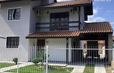 Imagem: A casa em condomínio possui 3 Dormitórios, 3 Banheiros, 2