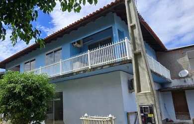 Imagem: A casa possui 5 Dormitórios, 3 Banheiros, 245m² de Área e