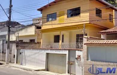 Imagem: A casa possui 3 Dormitórios, 5 Banheiros, 2 Vagas na garagem