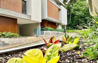 Imagem: A casa em condomínio possui 4 Dormitórios, 5 Banheiros, 2