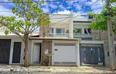 Imagem: A casa à venda possui 3 Dormitórios, 2 Banheiros, 2 Vagas