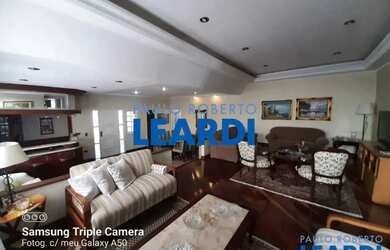 Imagem: A casa em condomínio possui 4 Dormitórios, 2 Banheiros, 4