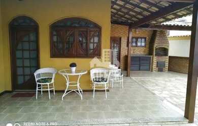 Imagem: A casa possui 3 Dormitórios, 2 Banheiros, 3 Vagas na garagem