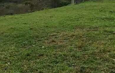 Imagem: O terreno possui 800m² de Área e está localizado em Cascatinha