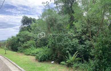 Imagem: O terreno possui 703m² de Área e está localizado em Gramado