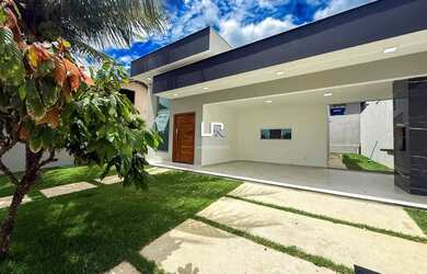 Imagem: A casa possui 3 Dormitórios, 2 Banheiros, 3 Vagas na garagem