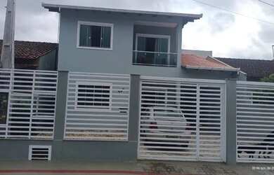 Imagem: A casa possui 5 Dormitórios, 4 Banheiros, 2 Vagas na garagem