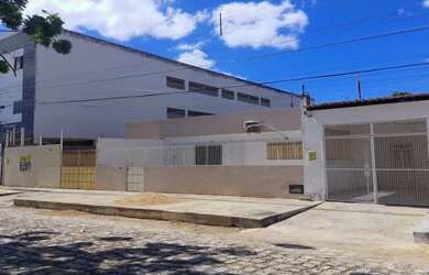 Imagem: A casa possui 5 Dormitórios, 4 Banheiros, 3 Vagas na garagem