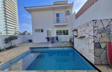 Imagem: A casa possui 3 Dormitórios, 4 Banheiros, 3 Vagas na garagem