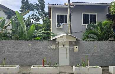 Imagem: A casa possui 3 Dormitórios, 3 Banheiros e 100m² de Área