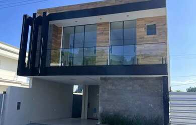 Imagem: A casa em condomínio possui 4 Dormitórios, 2 Banheiros, 2