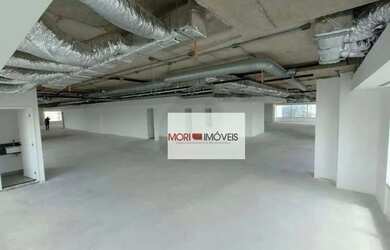 Imagem: O depósito possui 5 Vagas na garagem, 900m² de Área e está